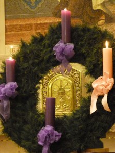 Keep Christ as the Center of Christmas!  © SalveMaterDei.com, 2011.  EA photographer